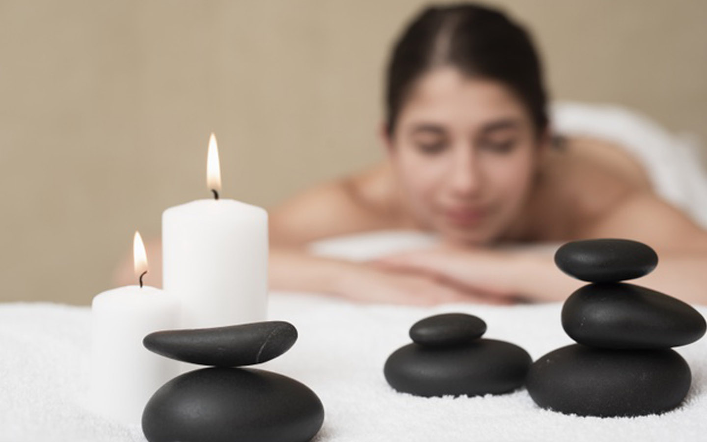 سيدة في جلسة مساج