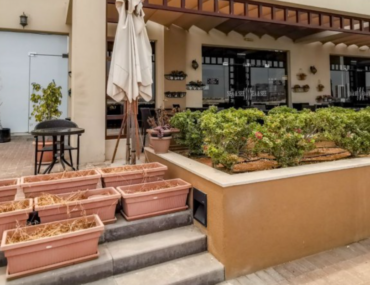 مطعم في ميناء العرب