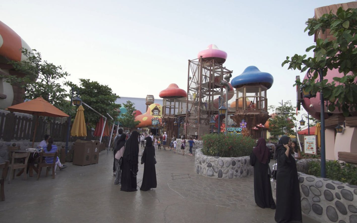 مدخل قرية موشنجيت دبي