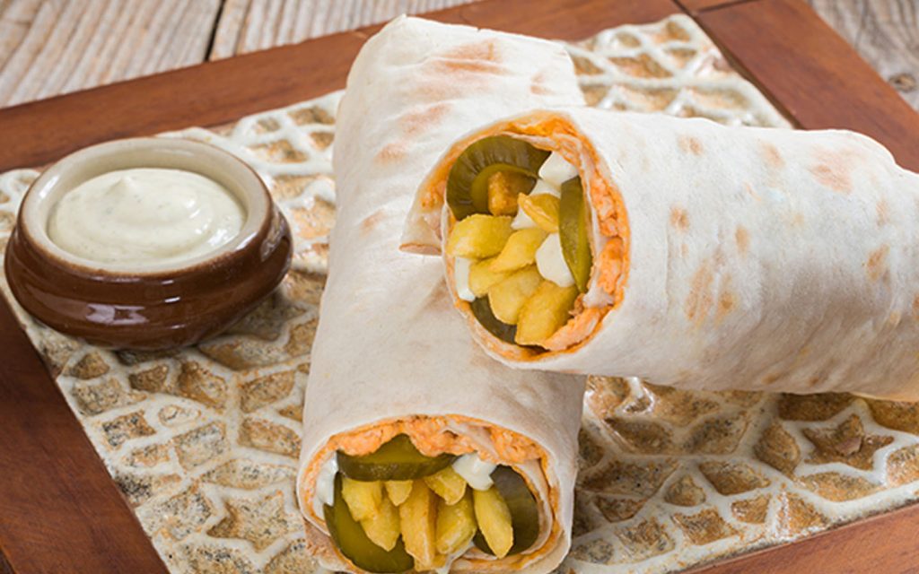 طاووق بالعجين
