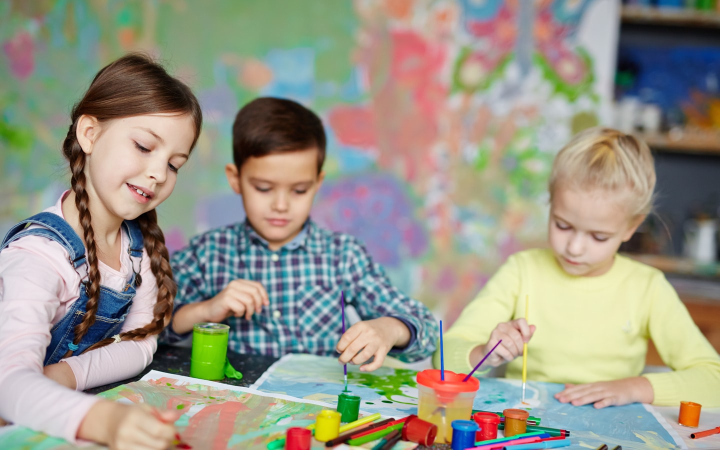 kids enjoying arts and crafts