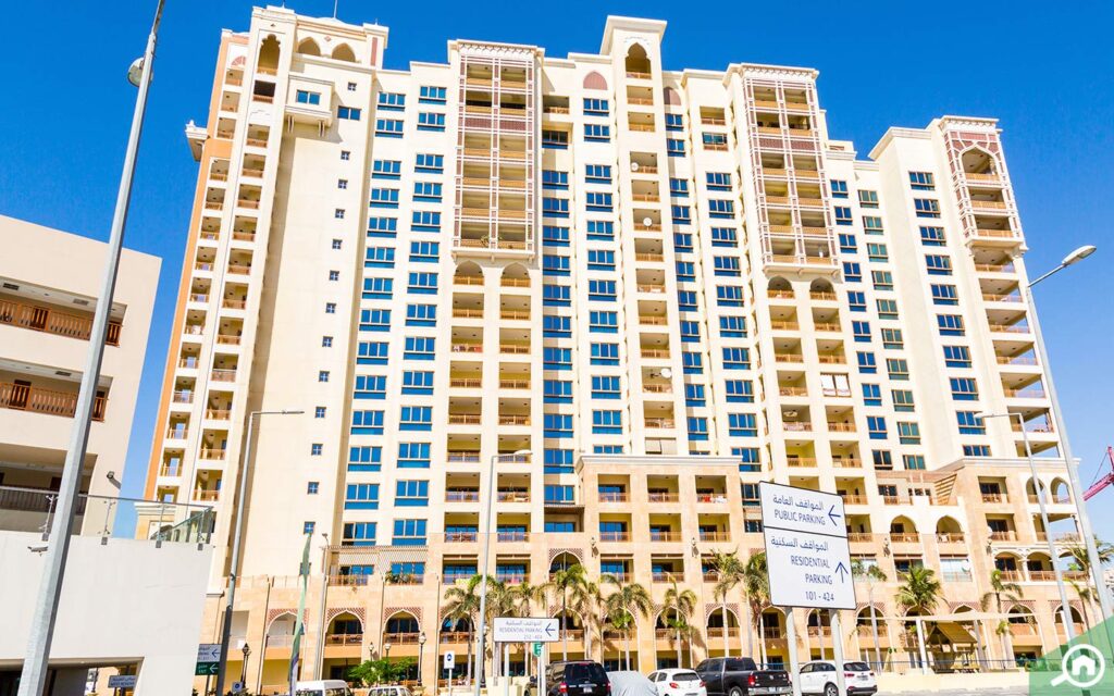 Palm Jumeriah building is ideal for those who want to buy Dubai property in AED 10 million