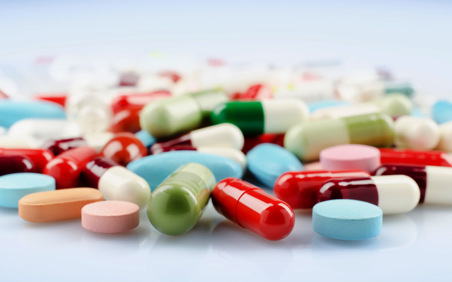 صيدليات أم القيوين