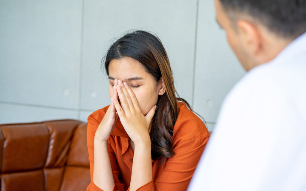 مريضة وطبيب معالج