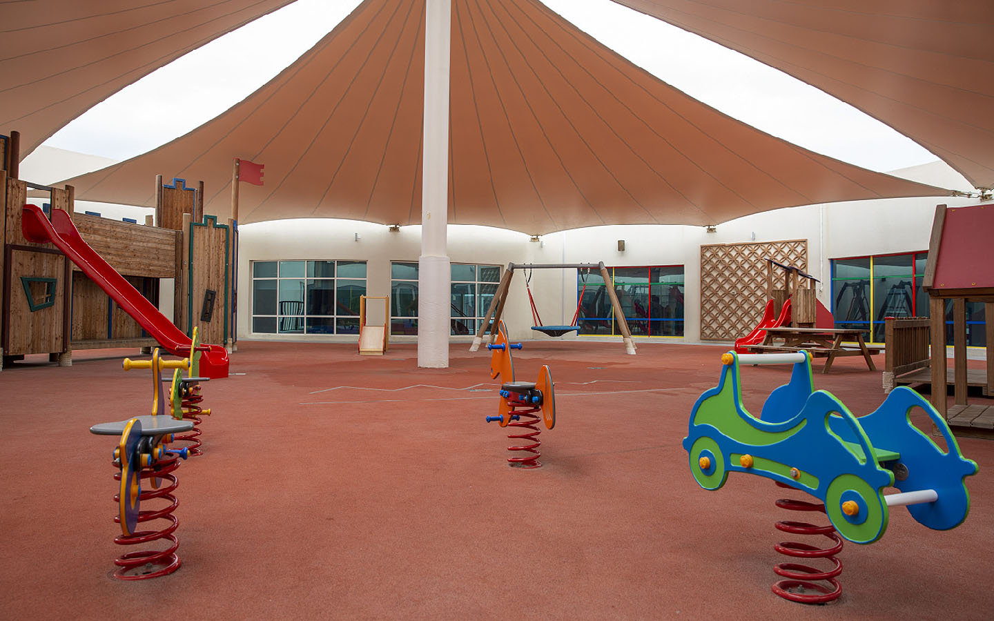 أشهر حضانات الشارقة الحكومية الإبداع الفلاح اللية واسط والمزيد