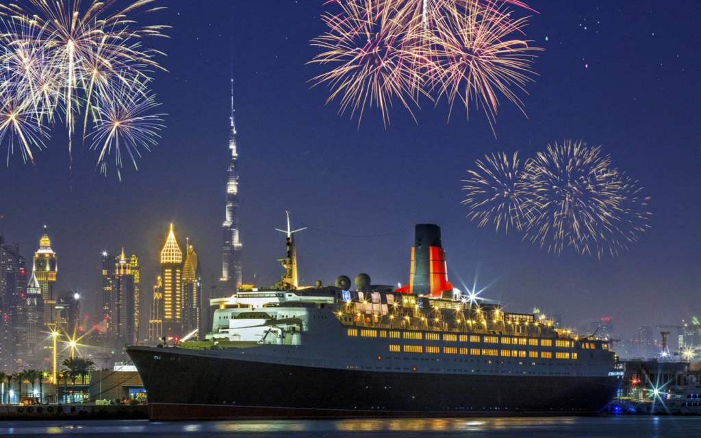 QE2 - New Year's Eve celebrations in Dubai