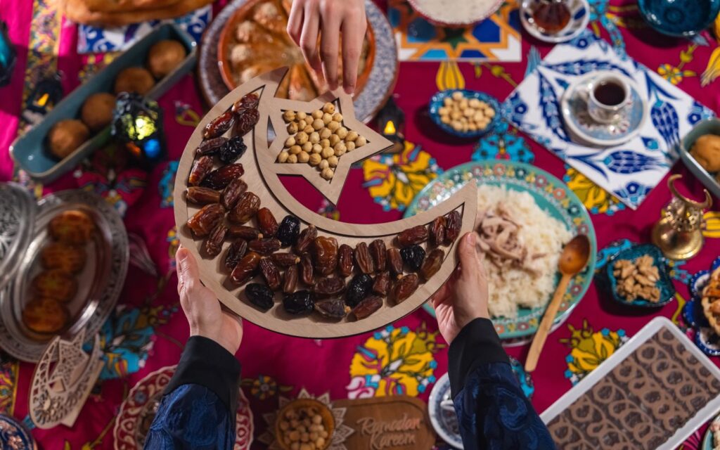 A close-up of a gourmet Arabic mezze platter at the best Iftar restaurants in Palm Jumeirah.