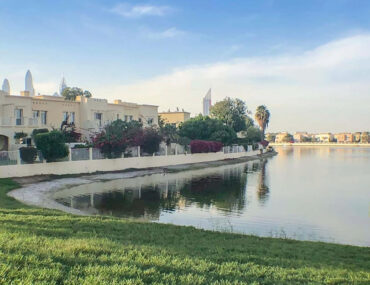 مبان وواجهة مائية