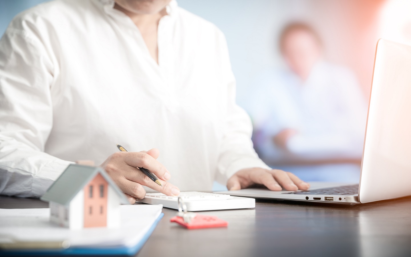 شروط طلب إلغاء بطاقة مزاولة المهنة لنشاط عقاري