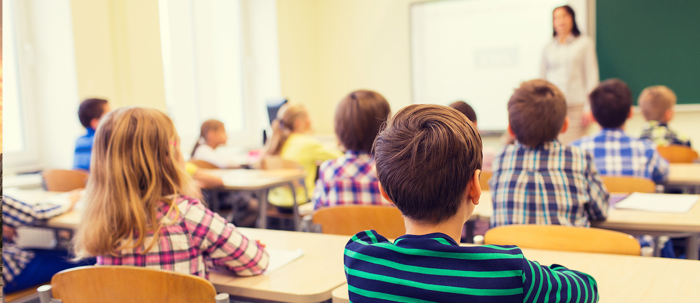 طلاب في فصل