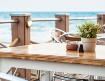 مطعم على البحر