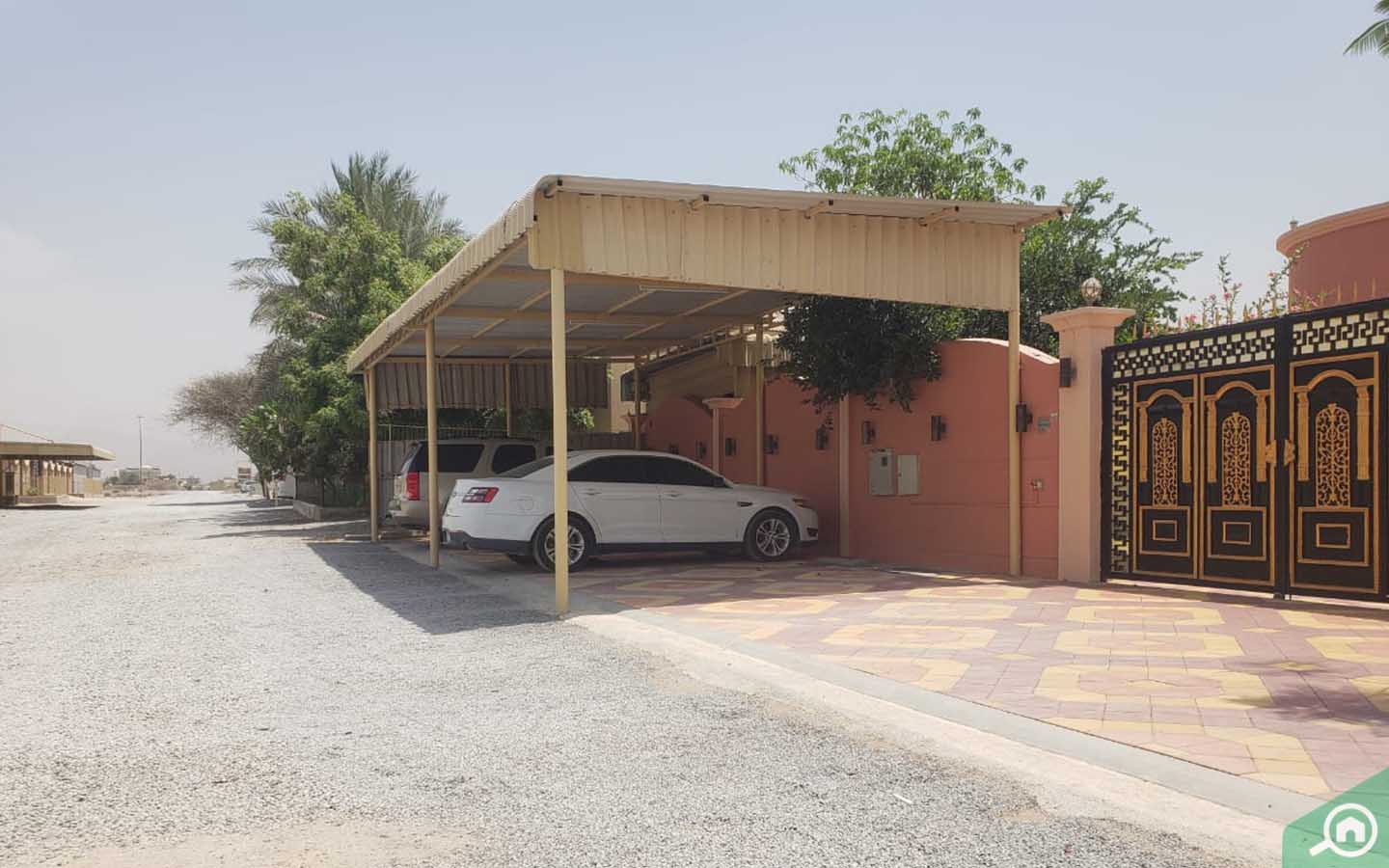 مواقف سيارات