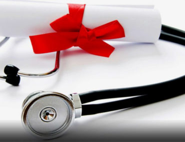 شهادة وسماعة طبية