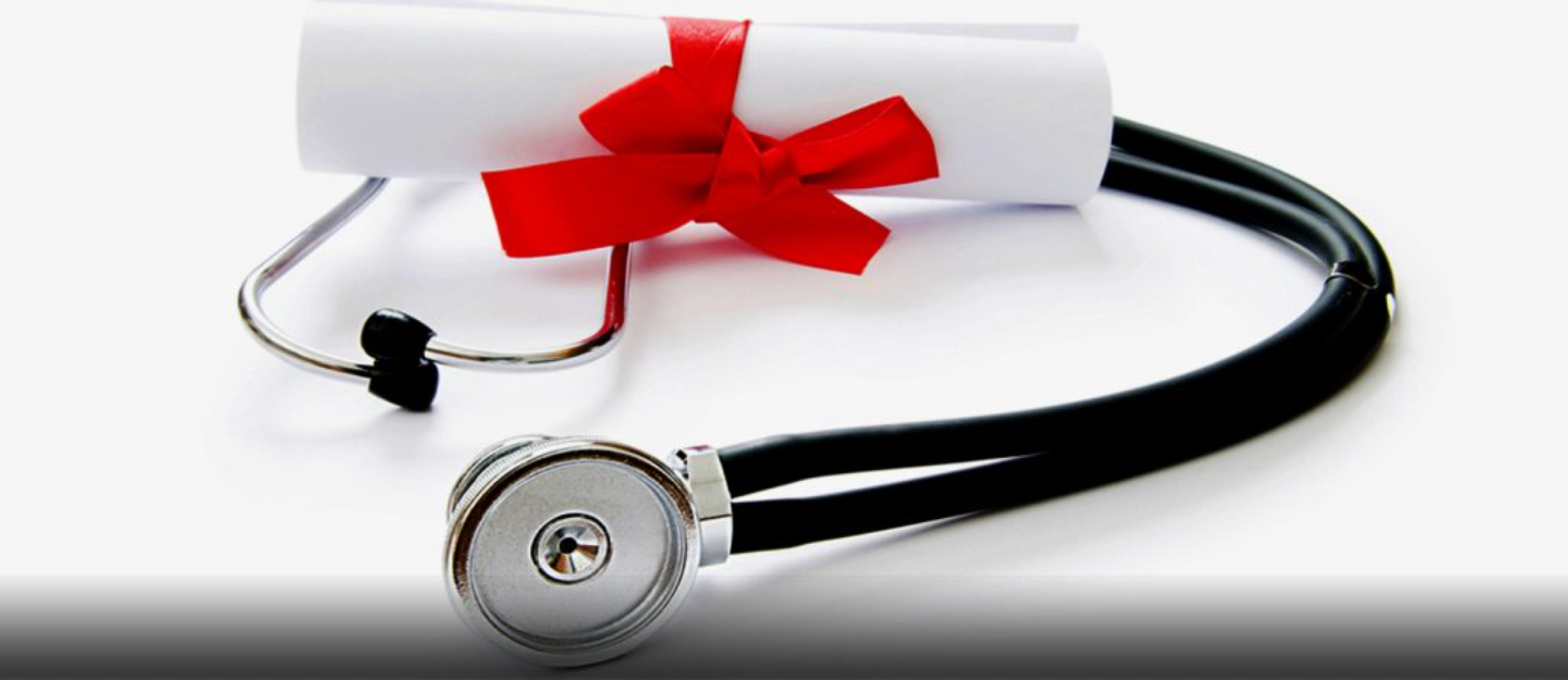 شهادة وسماعة طبية