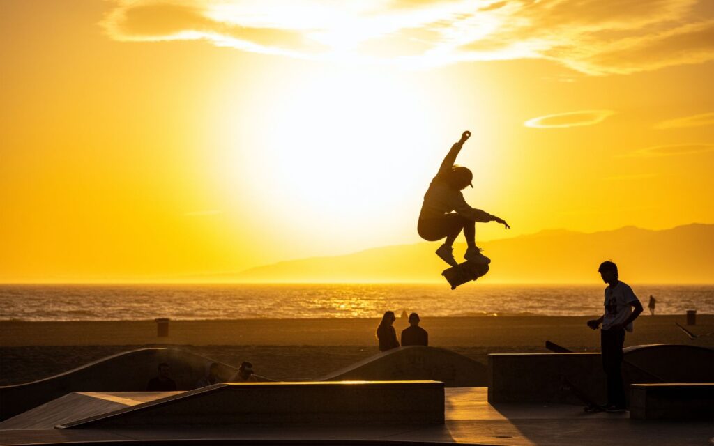 Beginner practising at Dubai skate parks with open layout and street-style elements in an outdoor setting.
