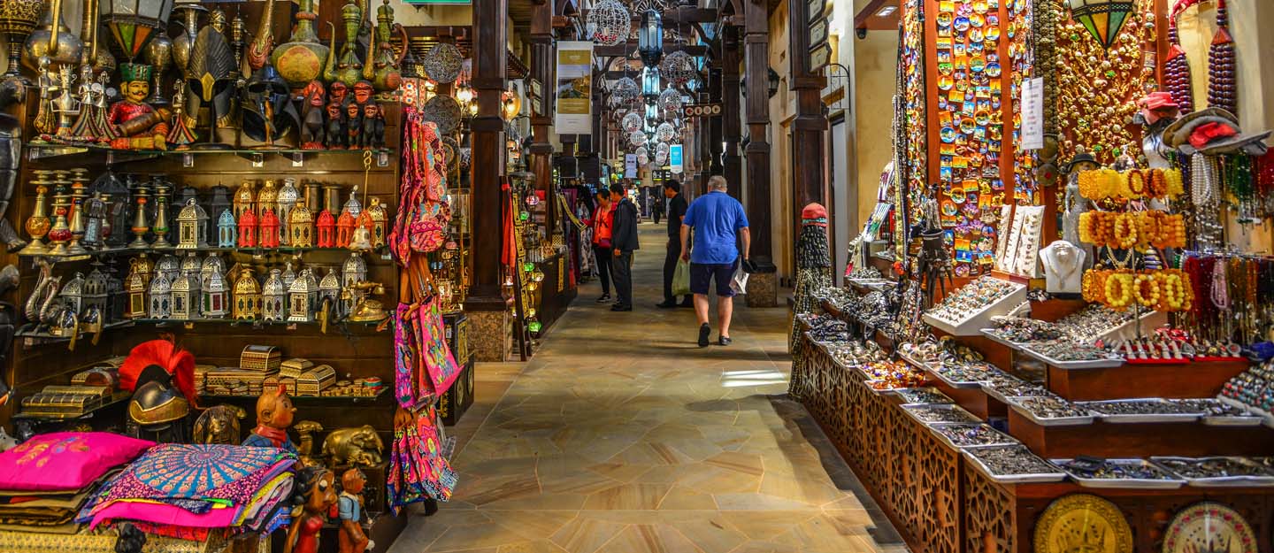 أشخاص في سوق