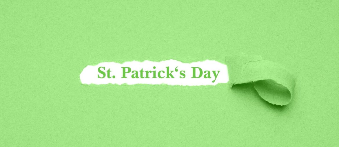 Festive green decorations, live music, and drinks at St. Patrick’s Day events in Dubai.