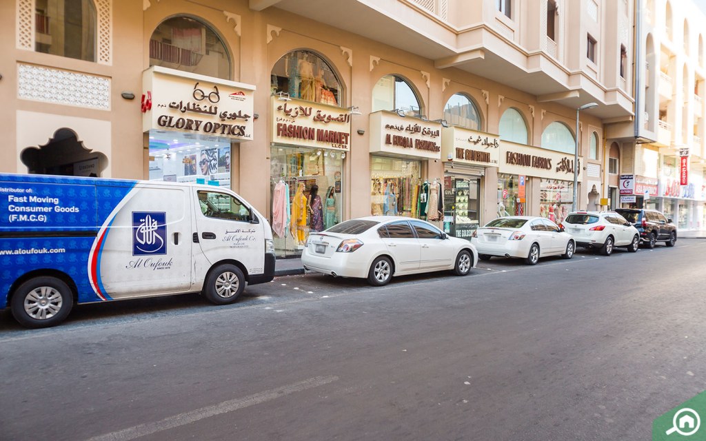 Best Shops in Meena Bazaar Dubai Malabar Gold, Neerus, Ghunghat & More