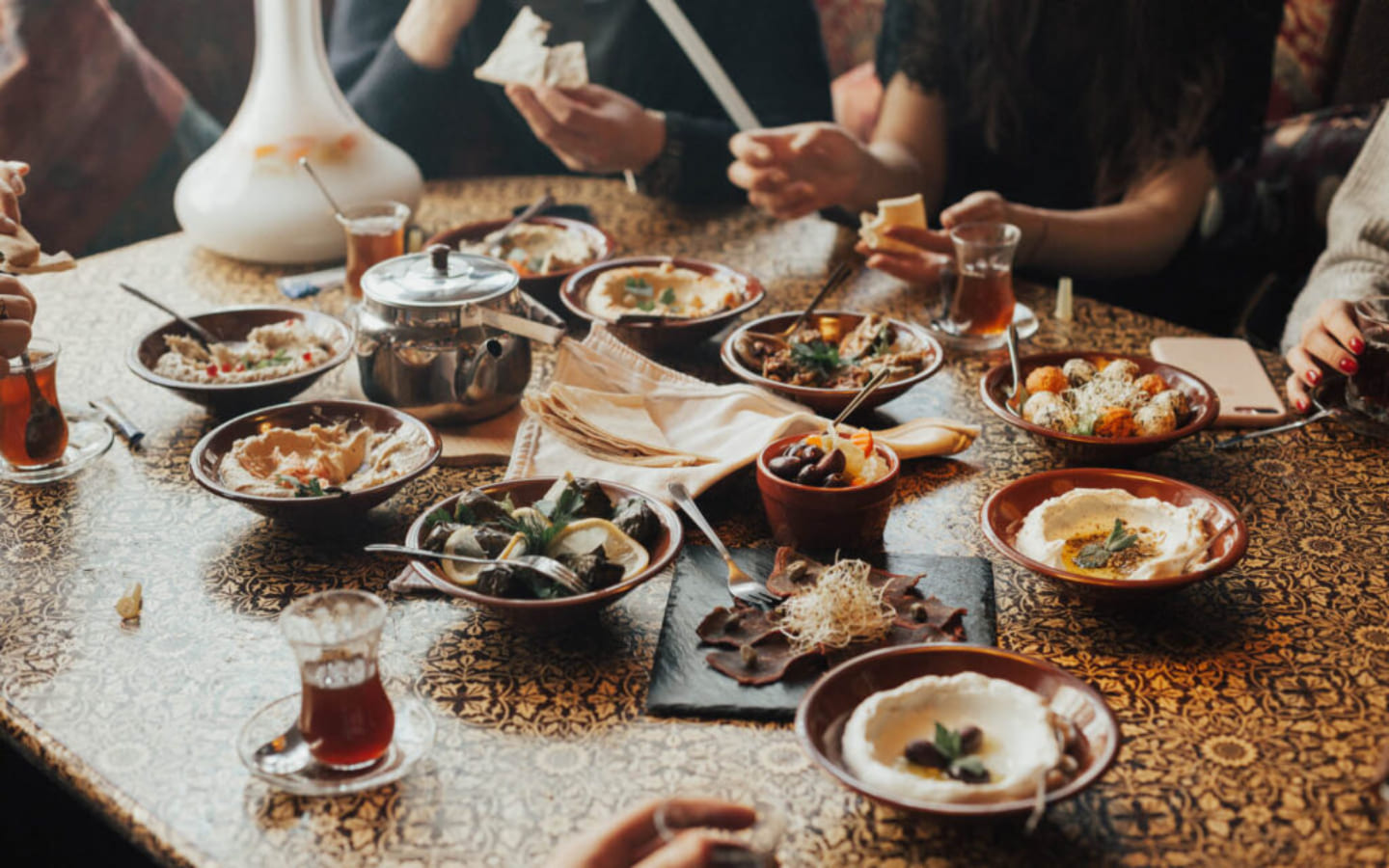مائدة طعام