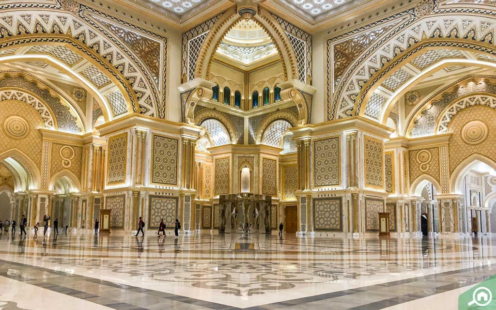 قصر الوطن من الداخل