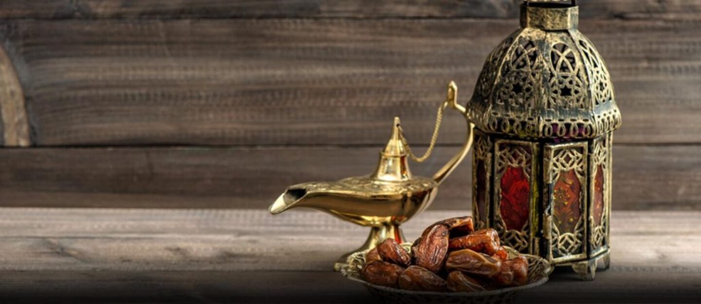 تمر وبخور وفانوس