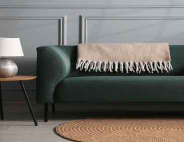 أريكة وطاولة