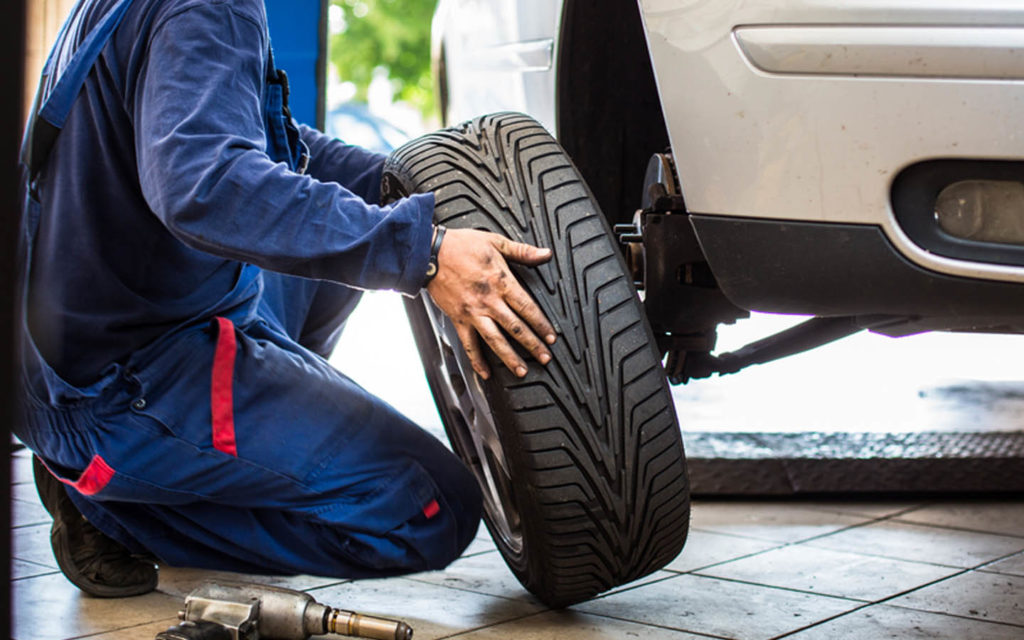 Dubai car care professionals come to doorsteps to install car tyres