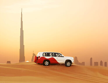 سيارة في الصحراء