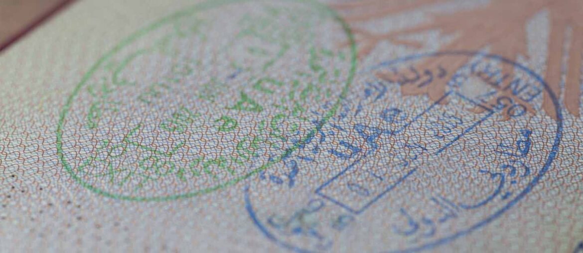 جواز سفر مختوم بختم مطار دبي