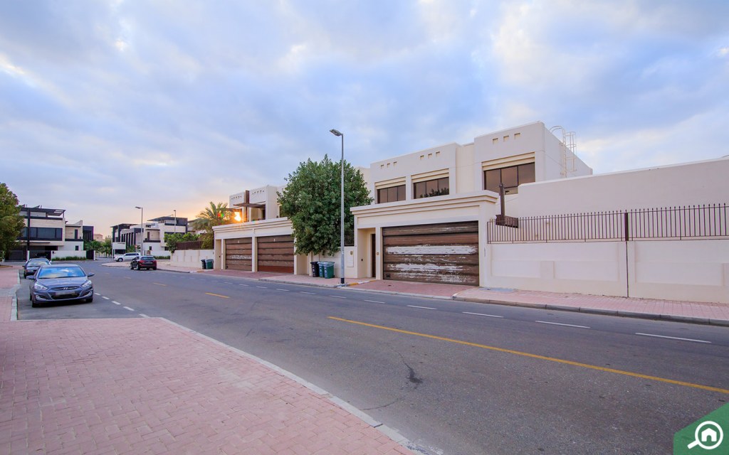 villas in Umm Suqeim