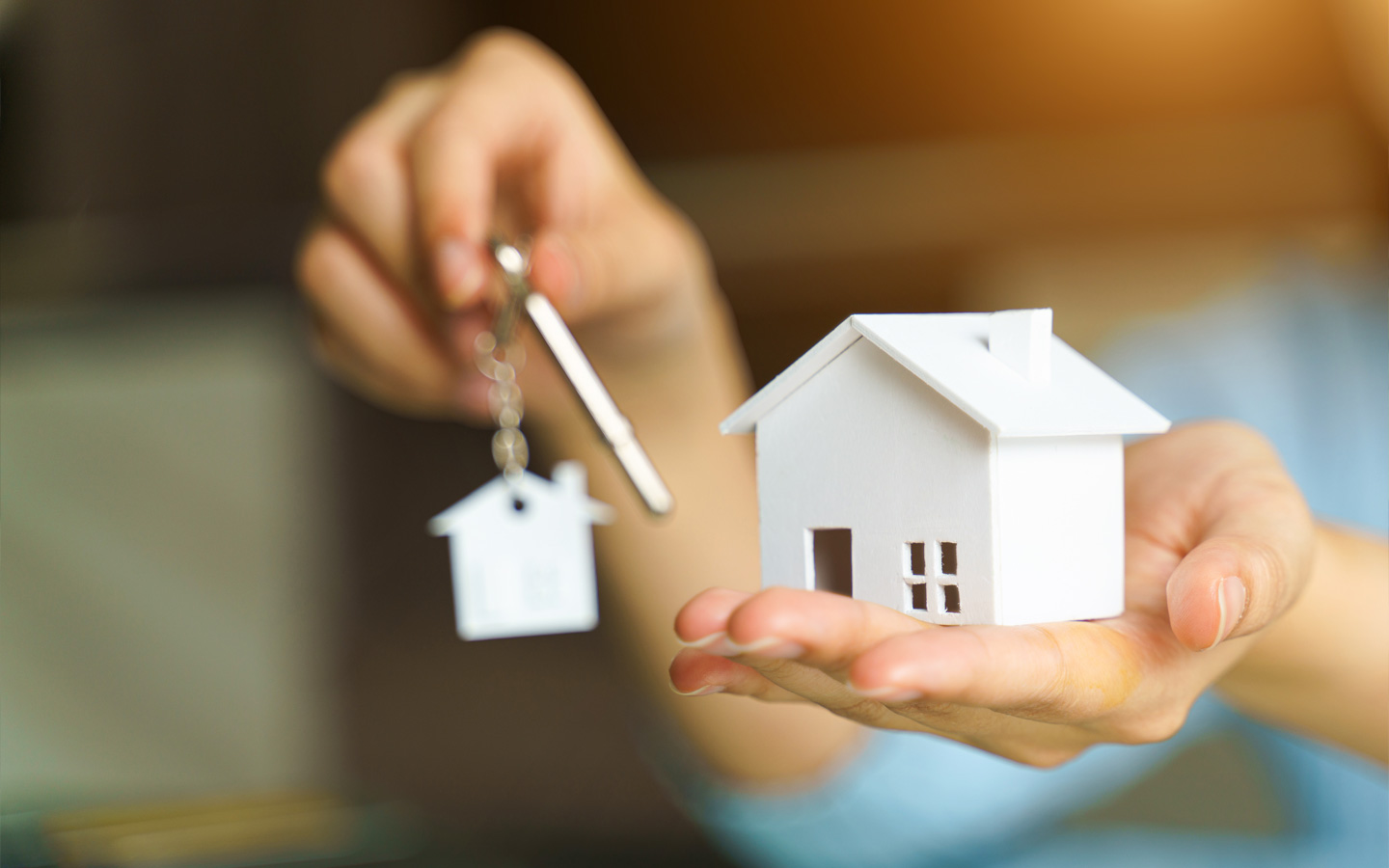 مجسم بيت ومفتاح