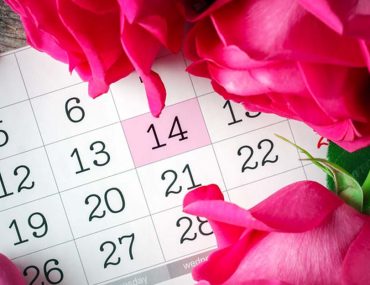 Valentine's Day calendar with pink roses