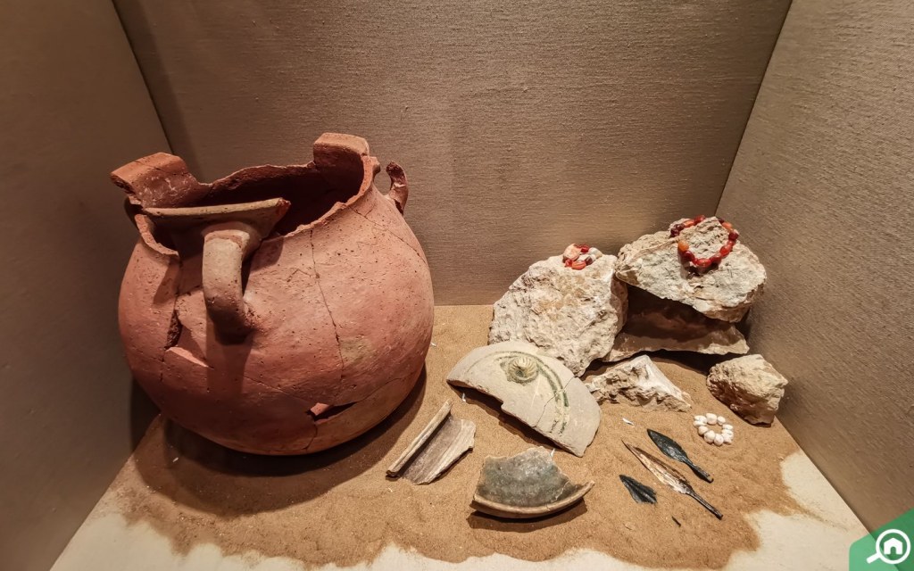 A pitcher pot and spearheads on display in Archaeological Museum in Sharjah