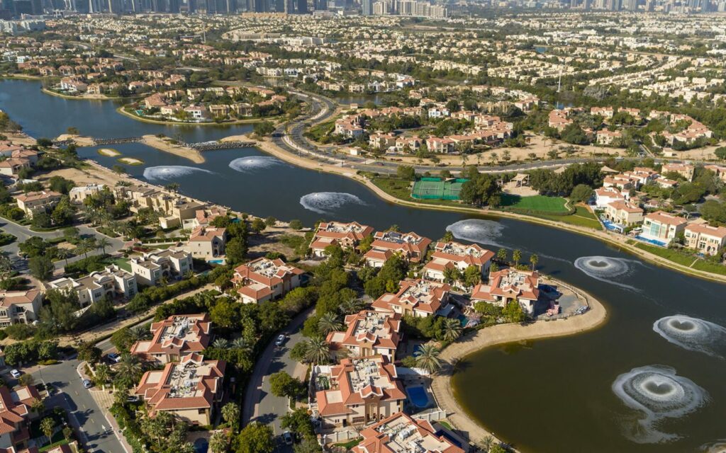 Properties for sale in Jumeirah Islands include villas mainly