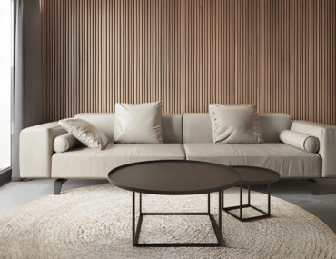 غرفة جلوس بحائط خشبي