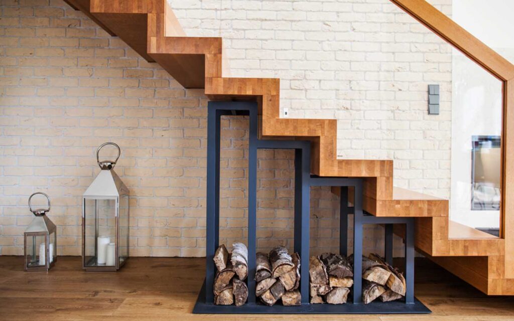 درج خشبي مع معدن