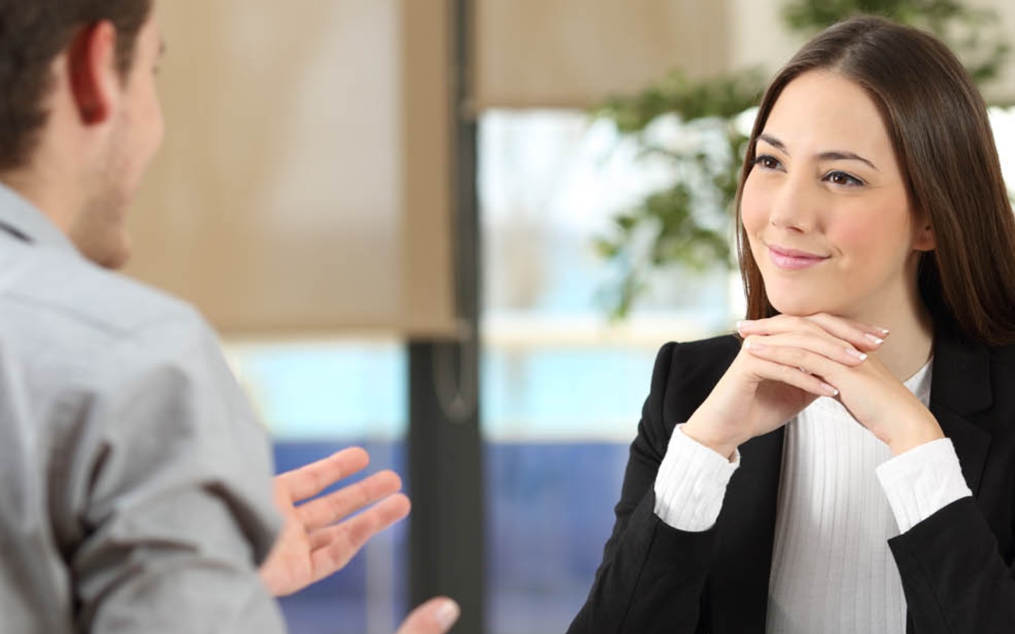 فن الاستماع الفعال في مبيعات العقارات