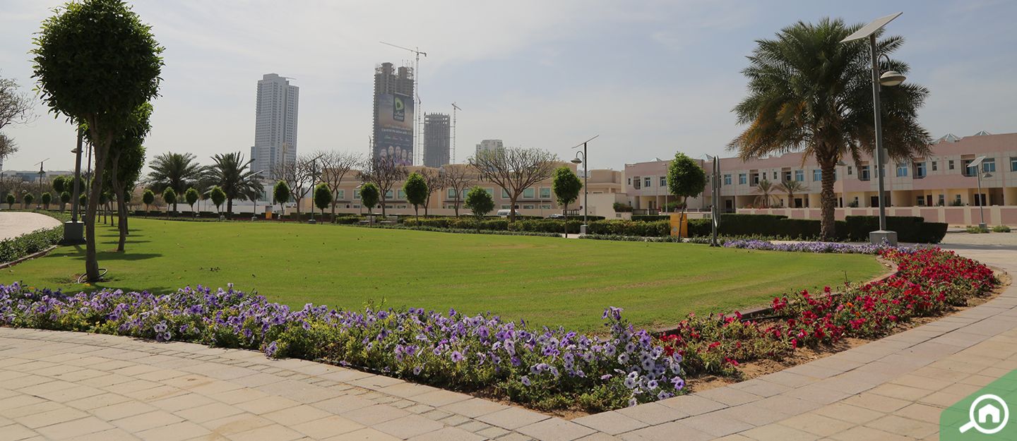 popular areas to rent villas near Mall of the Emirates
