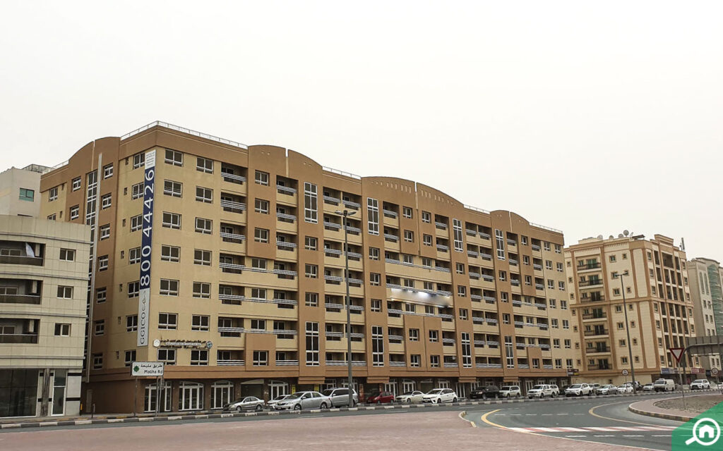 Find budget-friendly studio apartments for sale in Sharjah under AED 450k in Muwaileh
