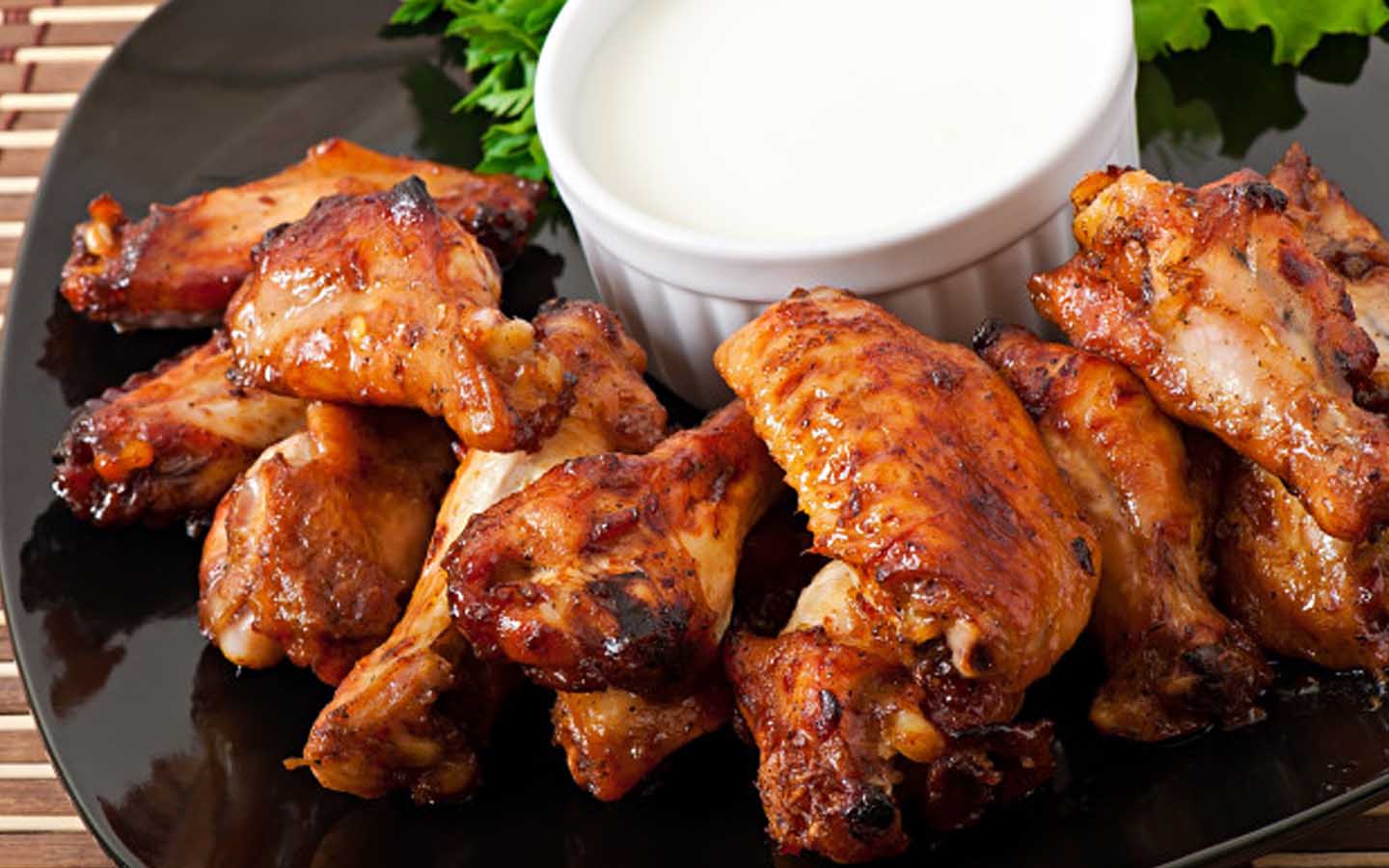 أجنحة مع صوص