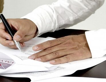 الحصول على تصريح عمل في الإمارات