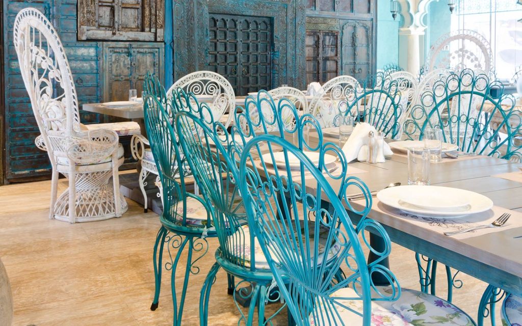 طاولة في مطعم