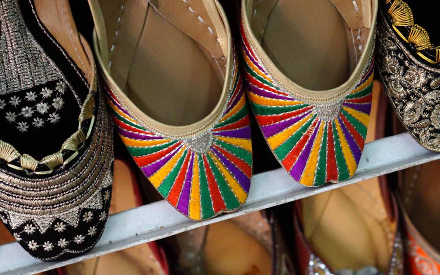 ethnic-wear-stores-in-abu-dhabi-amazon-riva-more-mybayut