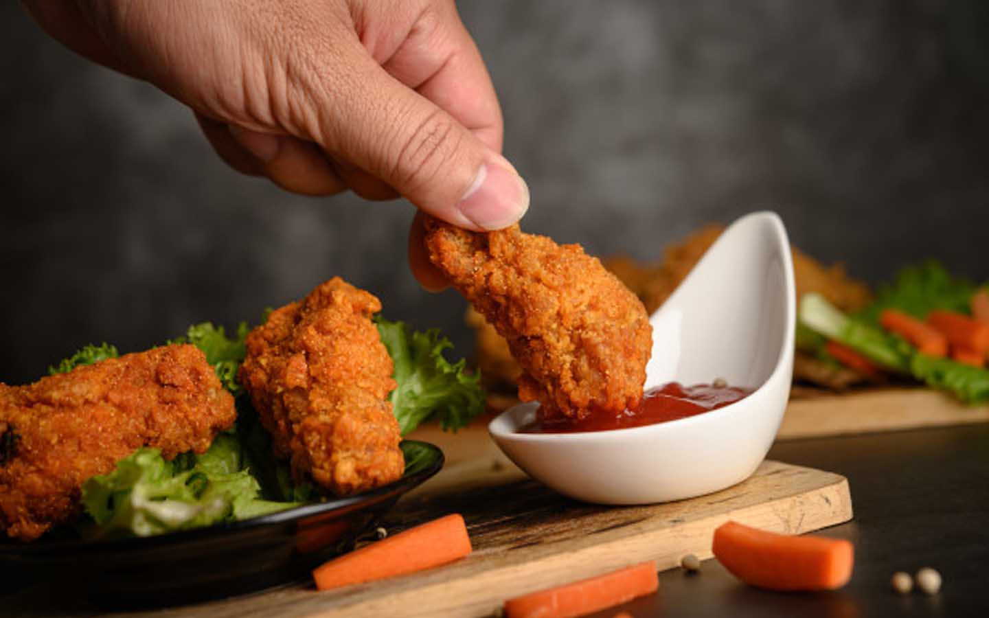 اجنحة مع كاتشب
