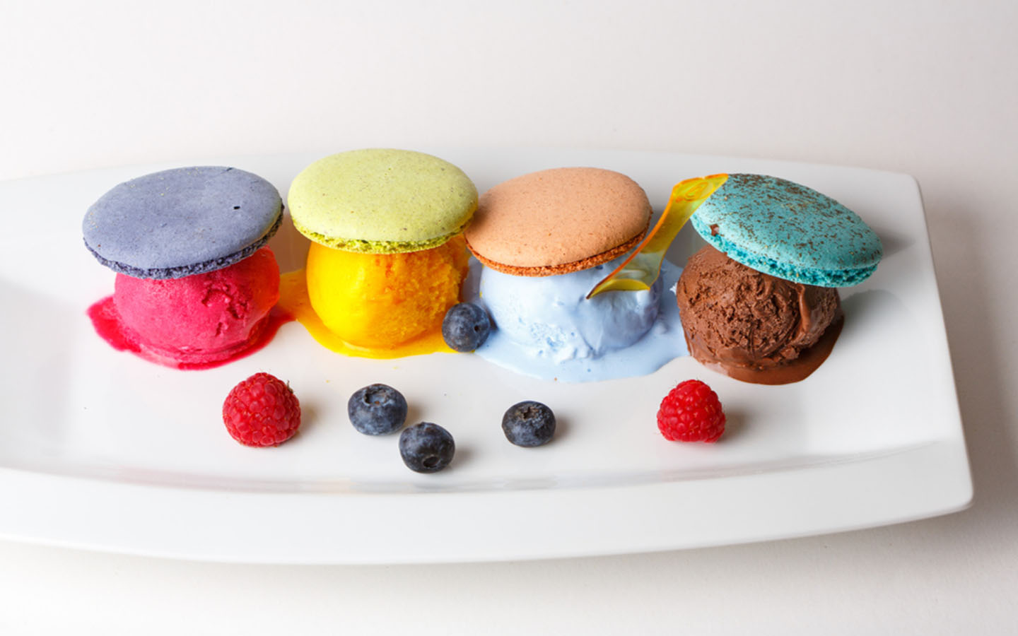 ice cream macaroons - desserts in abu dhabi