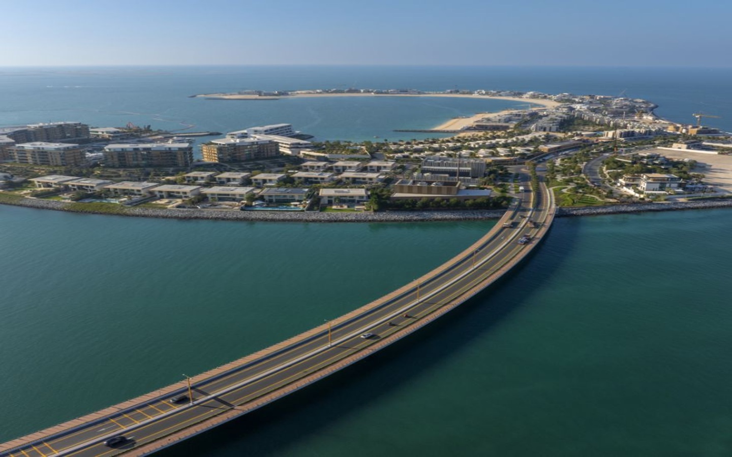 طريق يؤدي إلى الجزيرة