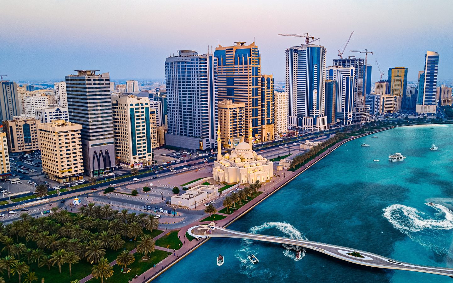 أبراج سكنية في الشارقة