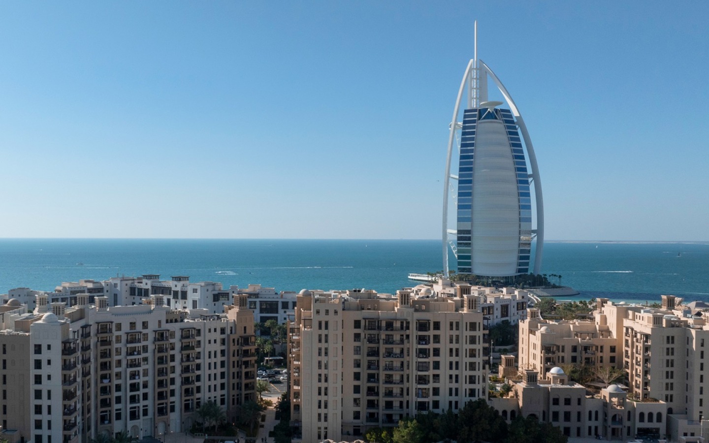 الحياة في مدينة جميرا ليفينج