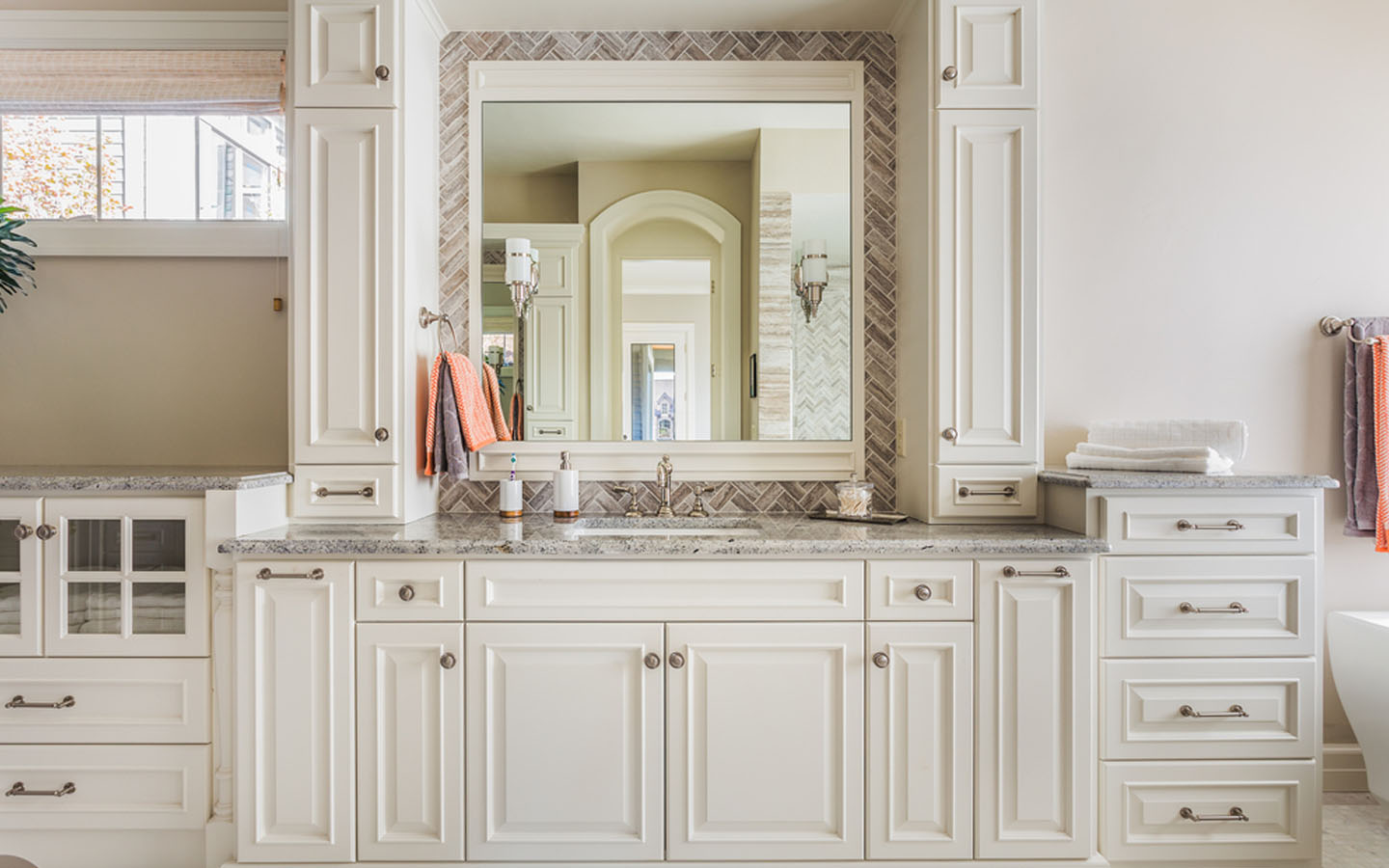 مغسلة وخزائن