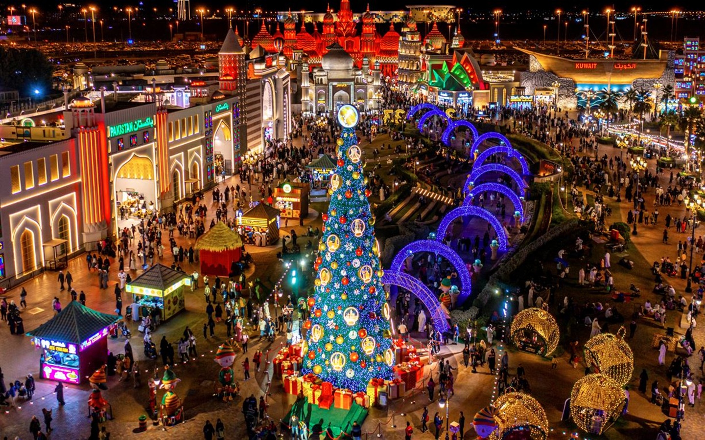سوق الكريسماس في القرية العالمية